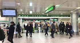 JR横浜駅中央改札口※中央北改札の方は左方向へ 中央南改札の方は右方向へお進み下さい。【画像】
